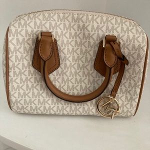 New Authentic Michael Kors Satchel Leather.